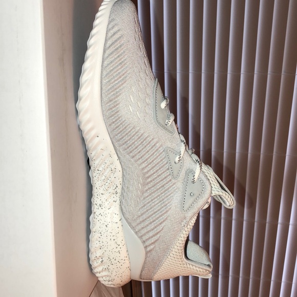 Alphabounce reigning champ size 8 brand new - Picture 5 of 5